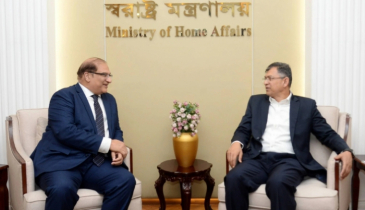 স্বরাষ্ট্রমন্ত্রীর সঙ্গে পাকিস্তানের হাইকমিশনারের সৌজন্য সাক্ষাৎ