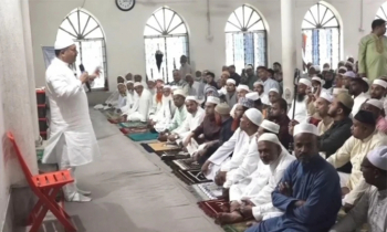 গৌরনদীতে নিজ এলাকায় ঈদুল ফিতরের নামাজ আদায় তথ্যমন্ত্রীর