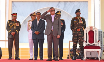 রাষ্ট্রপতির অভিবাদন গ্রহণ, প্রধানমন্ত্রীর কুচকাওয়াজ পরিদর্শন