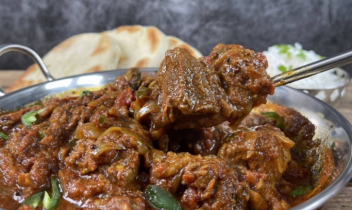 ঢাবিতে ‘গরুর মাংস’ ইস্যুতে শিক্ষার্থীদের পাশে সাদা দল