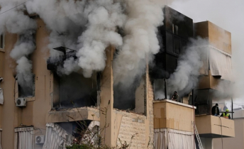 উপসাগরীয় দেশগুলোতে ইরানের ড্রোন ও ক্ষেপণাস্ত্র হামলা